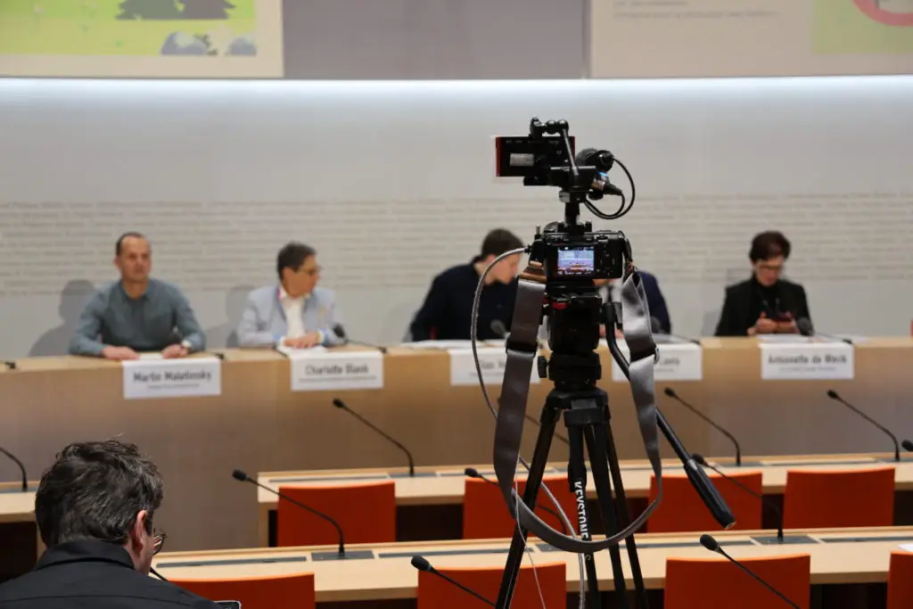 Tournage en salle du Conseil