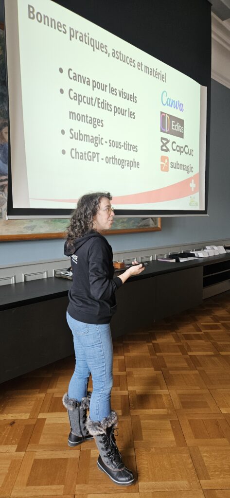 Noémie Mezenen anime une formation aux outils de création de contenu devant un écran de présentation