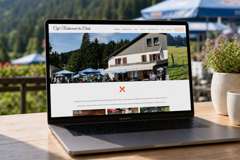 Site internet de Restaurant Les Cluds réalisé par Osmose Marketing, présenté sur un ordinateur portable