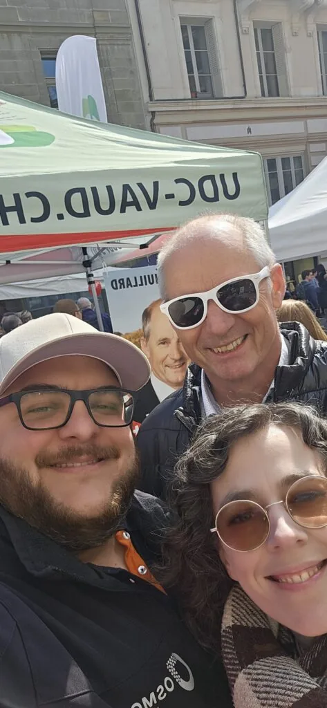 Collaborateurs d'Osmose Marketing lors d'un événement politique dans le canton de Vaud avec Jean-François Thuillard